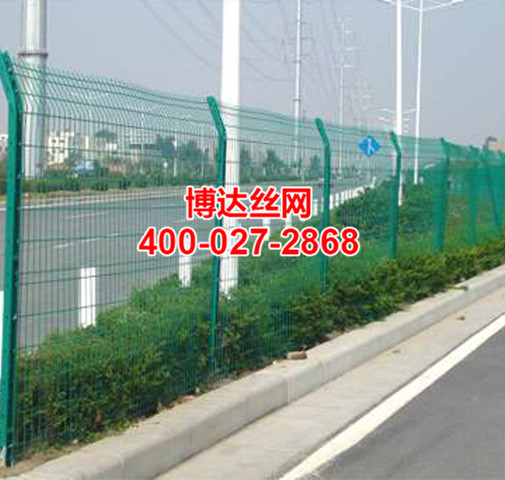 <b>武漢道路護(hù)欄對(duì)城市的發(fā)展作用有哪些？</b>